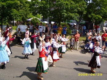Die Tanzgruppe "Dabzaki" aus Miédzychod beim Festumzug